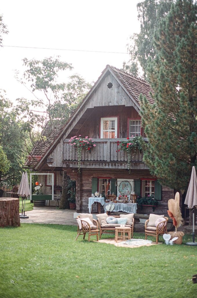 Romantische Hochzeitslocation Jagawirt mit Garten für eine Hochzeit in der Natur