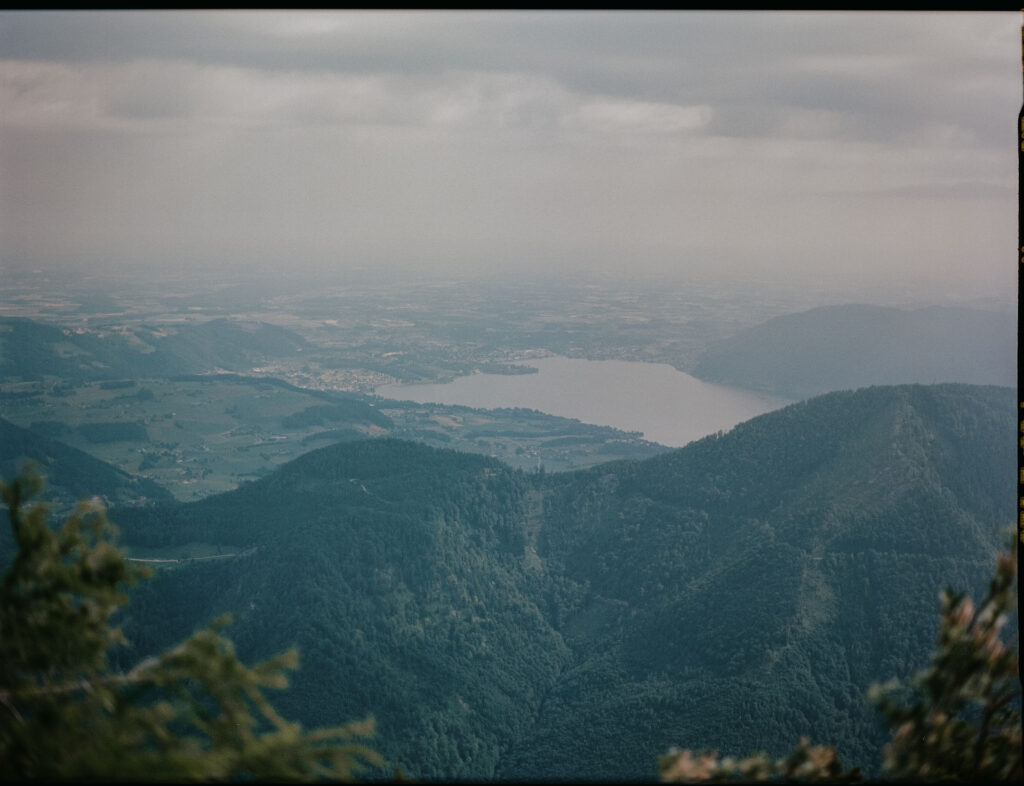 Blick vom Feuerkogel ins Salzkammergut mit traumhafter Aussicht auf den Traunsee.