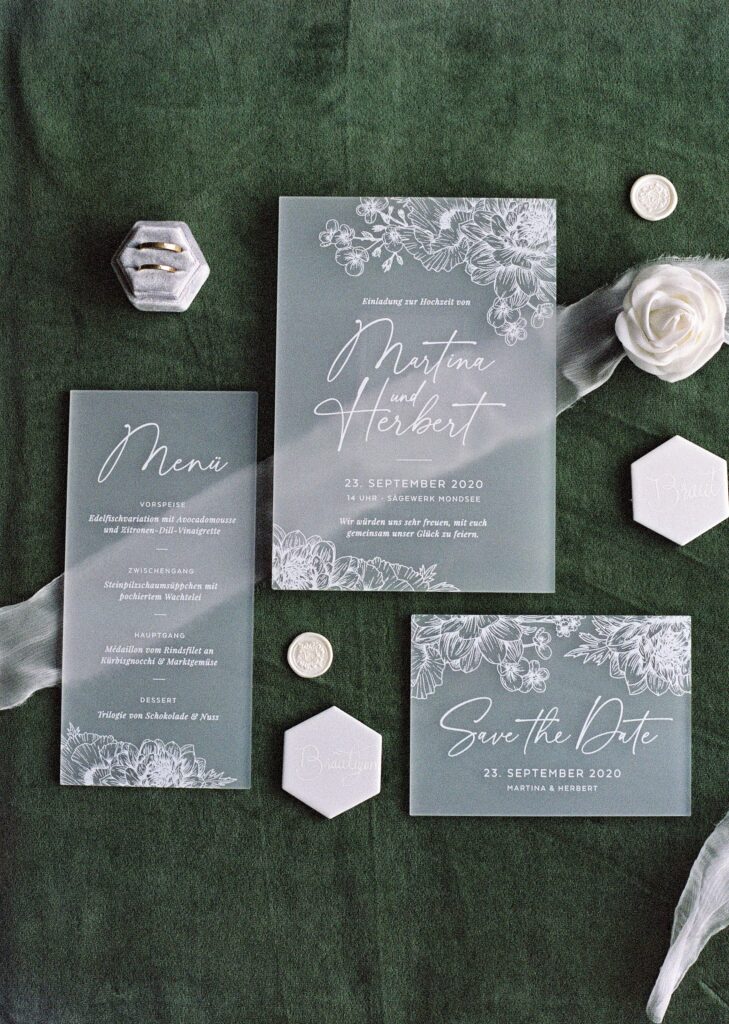 Hochzeitspapeterie Flatlay fotografiert auf analogem Film