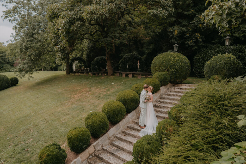 Brautpaar bei Hochzeit im Aiola Schloss St. Veit in Graz
