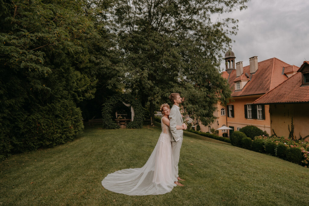 Brautpaar bei Hochzeit im Aiola Schloss St. Veit in Graz
