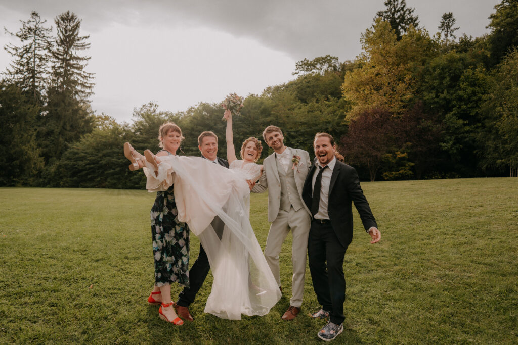 Brautpaar bei Hochzeit im Aiola Schloss St. Veit in Graz
