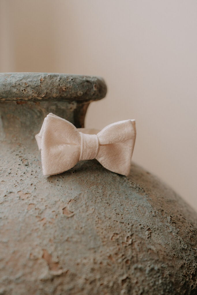 Vorbereitungen des Bräutigams am Hochzeitstag