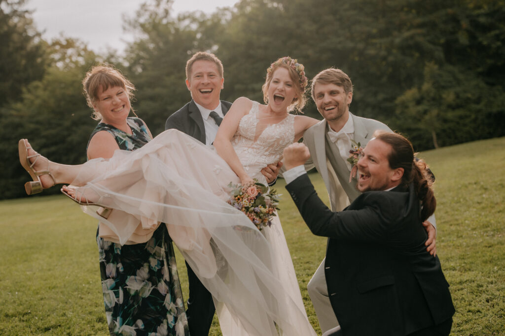 Brautpaar bei Hochzeit im Aiola Schloss St. Veit in Graz
