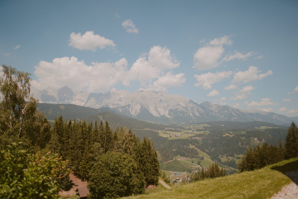 Blick auf das Dachsteinmassiv von der Almwelt Austria