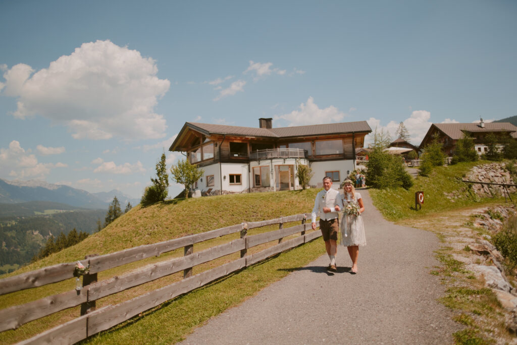 Freie Trauung auf der Almwelt Austria mit Dachstein Panorama
