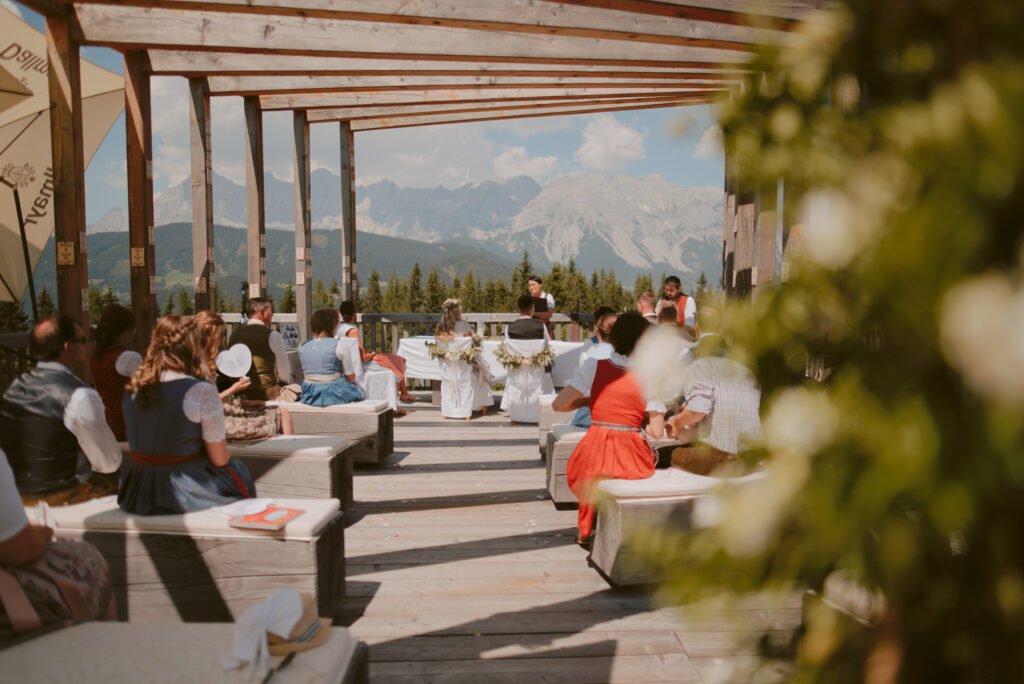 Trauungslocation der Almwelt Austria mit Bergblick